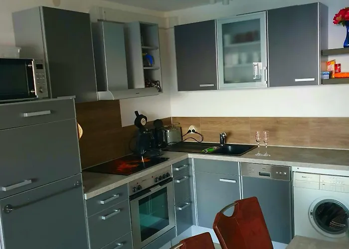Yvonne Apartment *